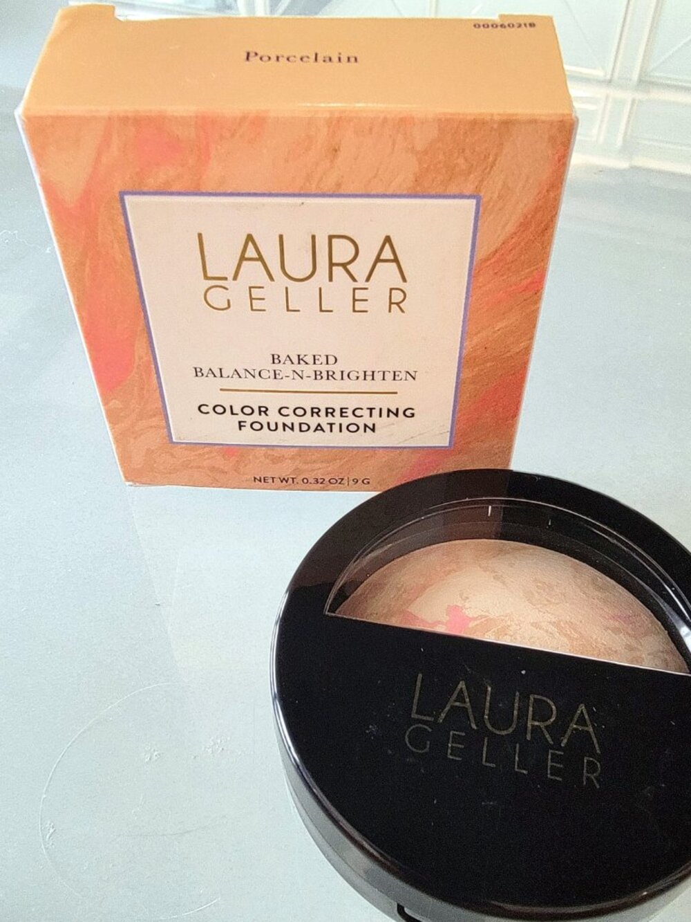LAURA GELLER Balance and Brighten Color Correcting Powder Foundation Porcelain - Picture 5 of 9